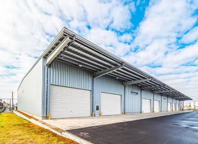 Estrutura de portal leve pré-fabricada Estrutura de aço Armazém Fábrica Edifício Q345B Q355B Instalação do fabricante Unidade de armazenamento de metal pré-construída Solução de armazenamento com economia de espaço à prova d'água
