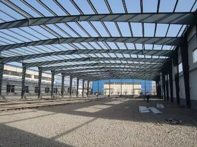 Armazém de estrutura de aço pré-fabricado, estrutura de metal industrial, galpão de armazenamento de grande extensão, fábrica de logística comercial